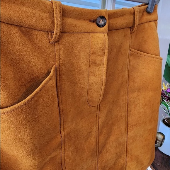 Suede Mustard Mini 💫 - Picture 3 of 5